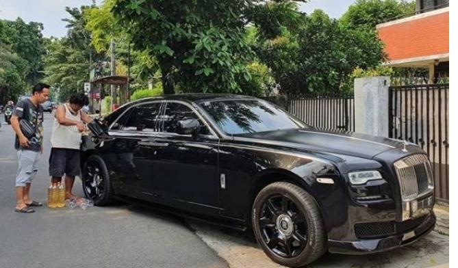Waduh!! Deny Cagur Bikin Ulah Dengan Mobil Mewah Rolls Royce Raffi Ahmad 