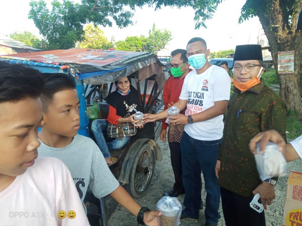 PBL Bagikan 500 Takjil Ke Masyarakat