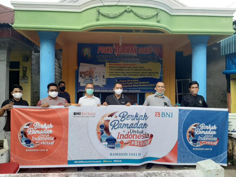 PT Bank BNI Cabang Tembilahan Salurkan Bantuan 100 Paket Sembako Melalui PD IWO Inhil Untuk Disalurkan Pada Masyarakat Yang Membutuhkan