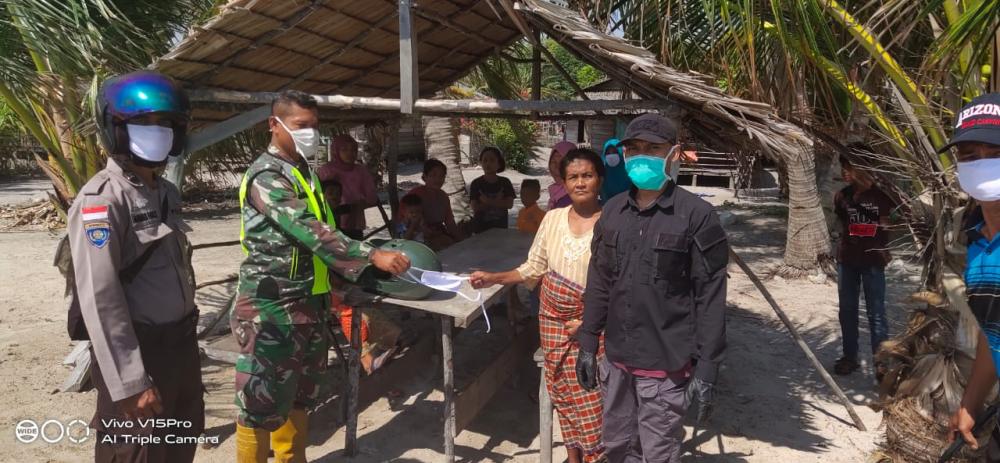 Stop Covid-19, Babinsa Koramil 05/Rupat Dengan Cara Komsos Ajak Warga Pakai Masker