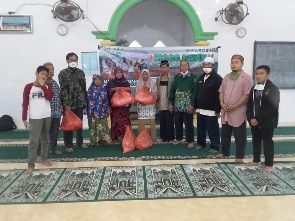 MCCC Kabupaten Sergai Berikan Paket Sembako Kepada Warga Kurang Mampu