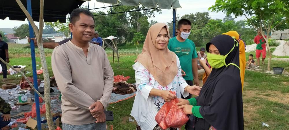 Jelang Lebaran, Wakil Bupati Sergai Bagikan 12 Ton Daging Lembu Subsidi Kepada Masyarakat
