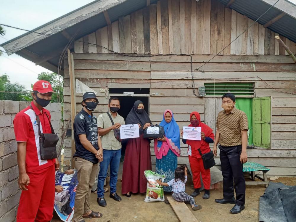 Pimpinan SPBU 14.283.6116 Payo Atap, Bantu Masyarakat Tak Mampu dan Anak Yatim-piatu di Musim Covid-19.