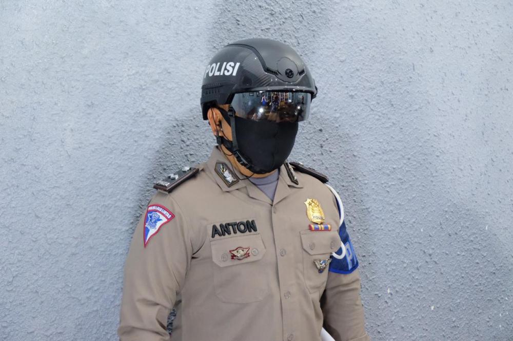 Polda Riau Gunakan Smart Helmed Thermal "Robocop" Canggih Untuk Tangani Covid-19