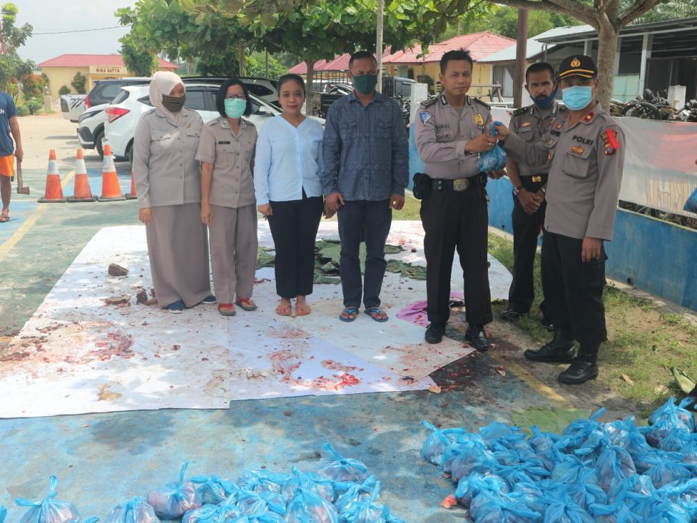 Kapolres Serdang Bedagai Bagikan 280 Kg Daging Sapi Kepada Personel