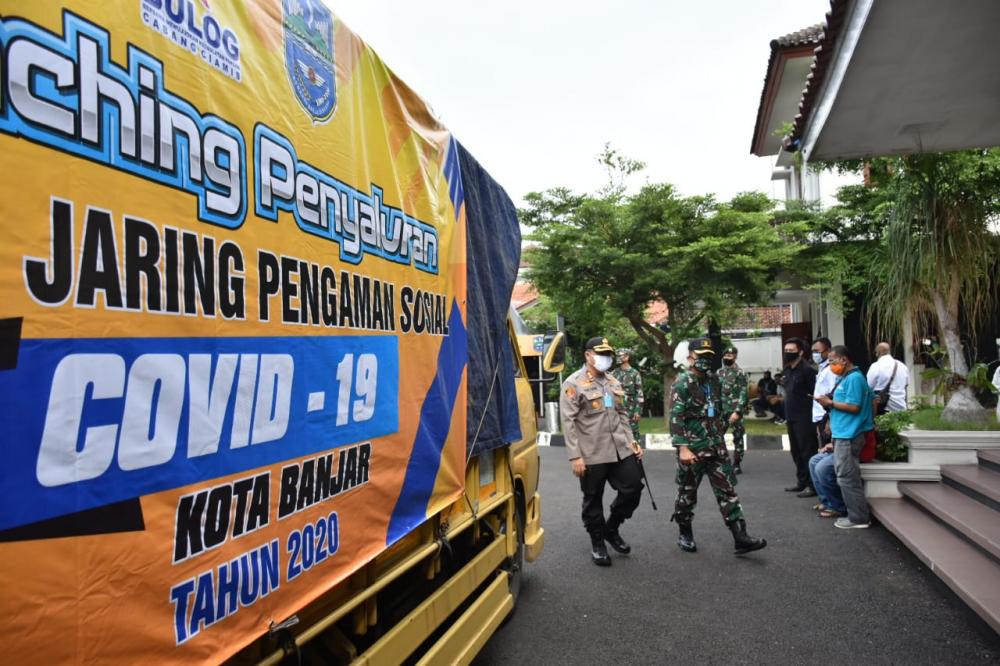 Hari Pertama PSBB Kota Banjar Mulai Mendistribusikan JPS  8531 Kepala Keluarga
