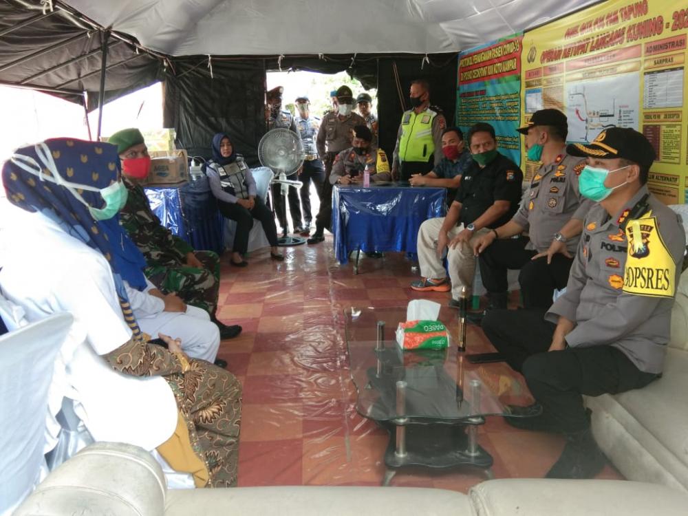 Kapolres Kampar Tinjau Pospam Ops Ketupat Lancang Kuning 2020 di Simpang Petapahan Tapung