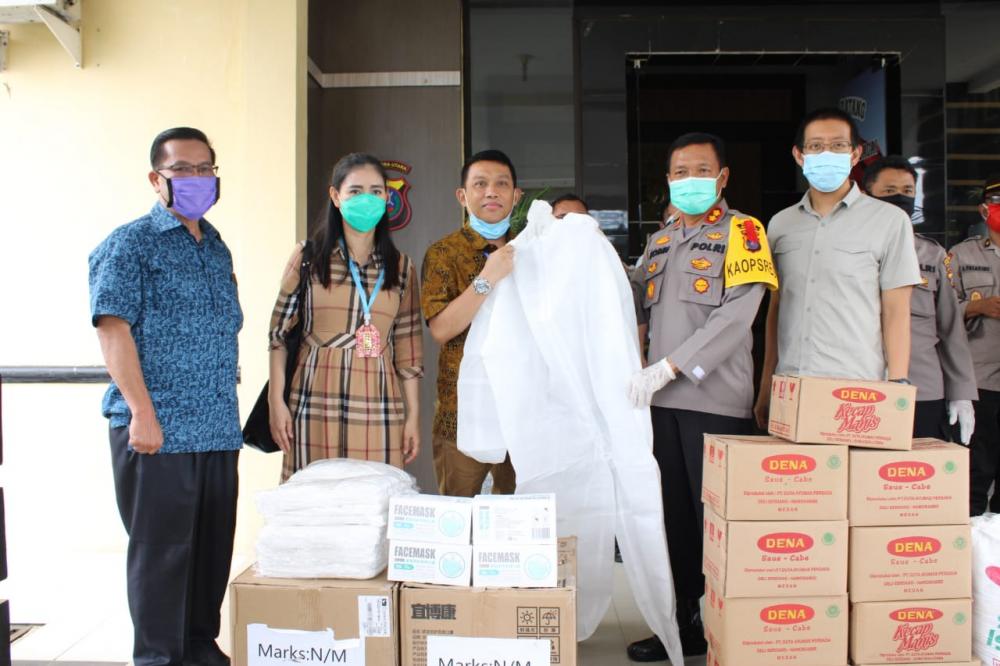 Mitra Kerja Polres Sergai Polres Serahkan Bantuan APD Dan Sembako
