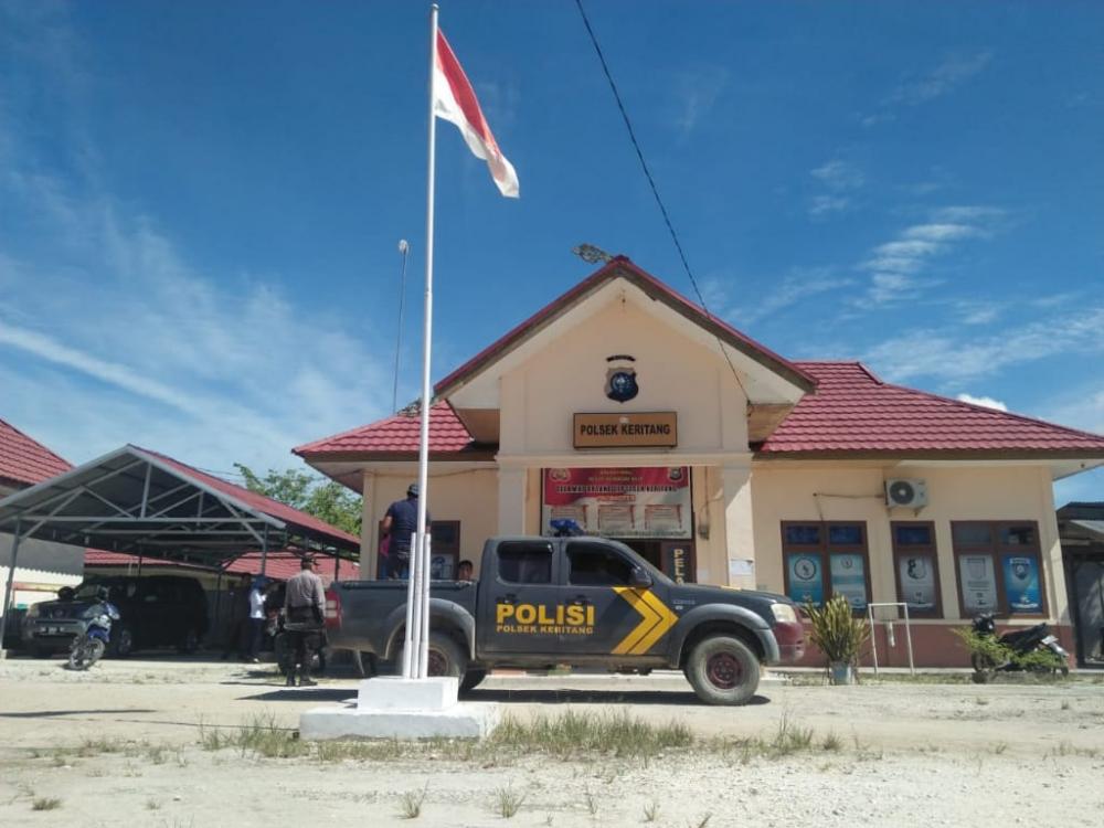 Polsek Kritang Bagikan Bantuan Sosial Polri Peduli Covid 19 Berupa 100 Paket Sembako