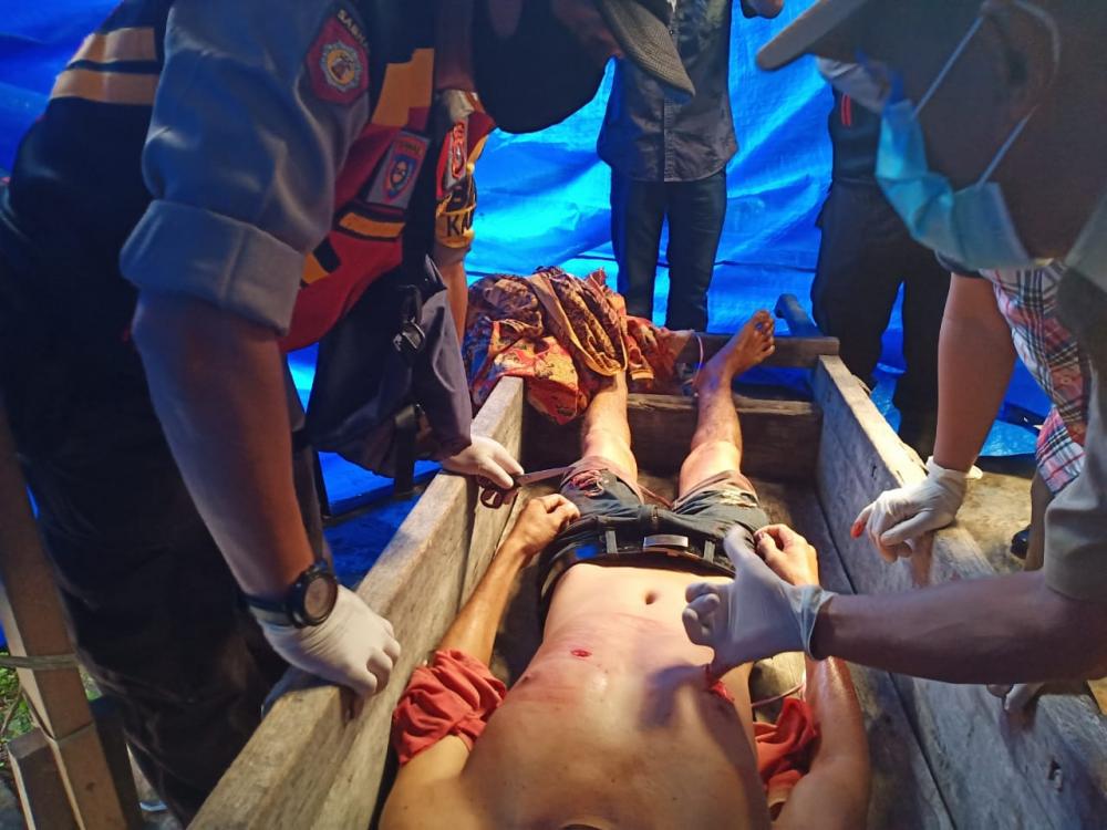 Cemburu Pelaku bunuh yang tak lain korban adalah mantan istri dari pelaku.