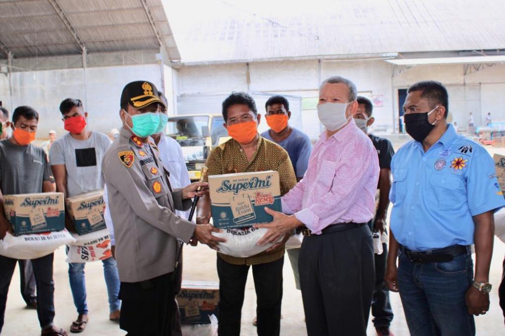 PT. Sari Tani Sumatera Bagikan 6 Ton Beras Serta 600 Kotak Mie Instan Kepada Masyarakat 