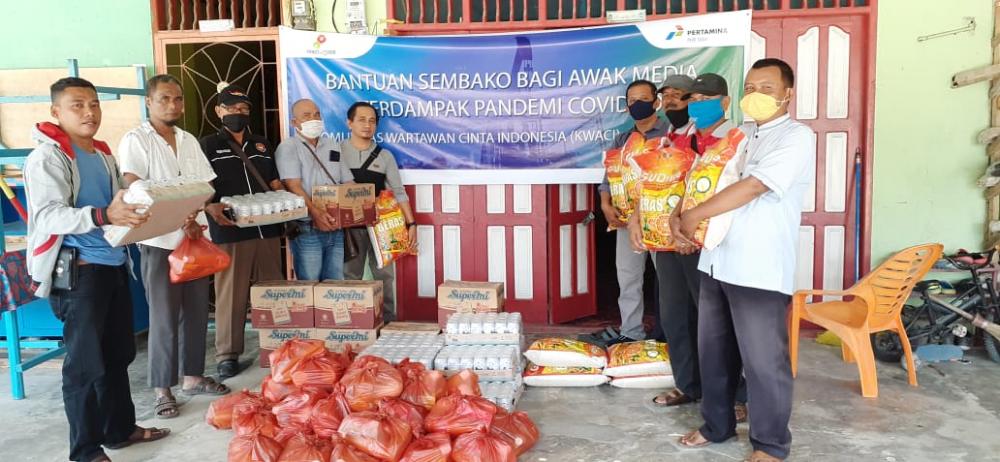 SKK Migas PHE Siak Salurkan Bantuan ke KWACI Rohil
