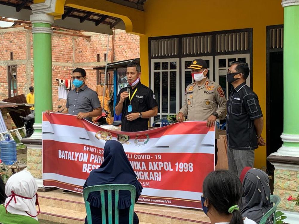 Peduli Sesama, Batalyon Parama Satwika Akpol Angkatan 98 Polda Jambi, Berikan Bantuan Sembako Kepada Warga Terdampak Covid_19