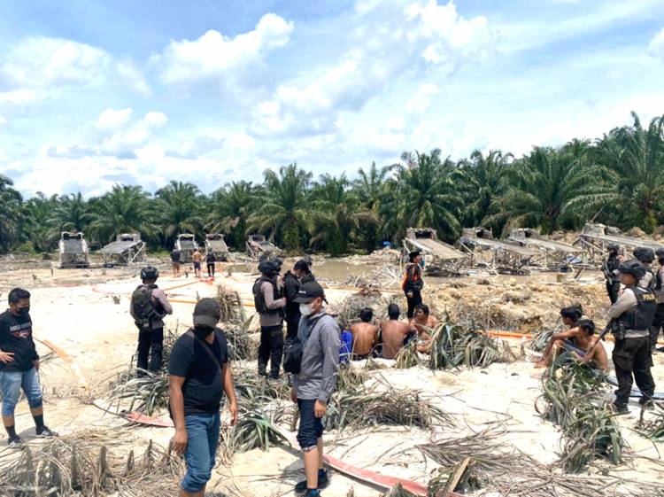 Polda Riau Gulung 11 Pelaku Tindak Pidana PETI di Kuansing