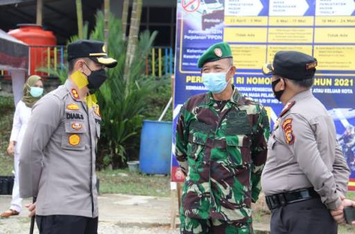 Polres Inhil Periksa Secara Cermat Dokumen Kesehatan Pelaku Perjalanan Masyarakat