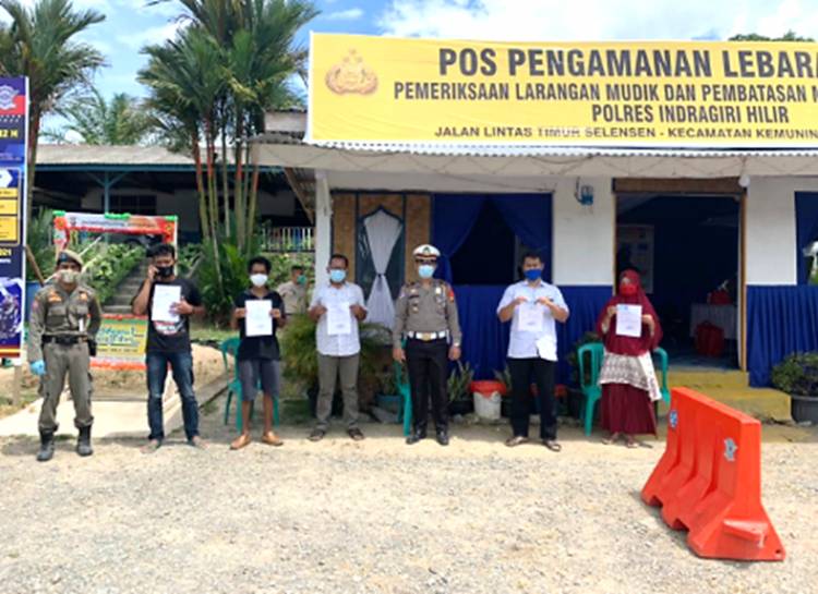 Polres Inhil Laksanakan Pemeriksaan Penyekatan Kendaraan Keluar-Masuk Wilayah Inhil Secara Humanis