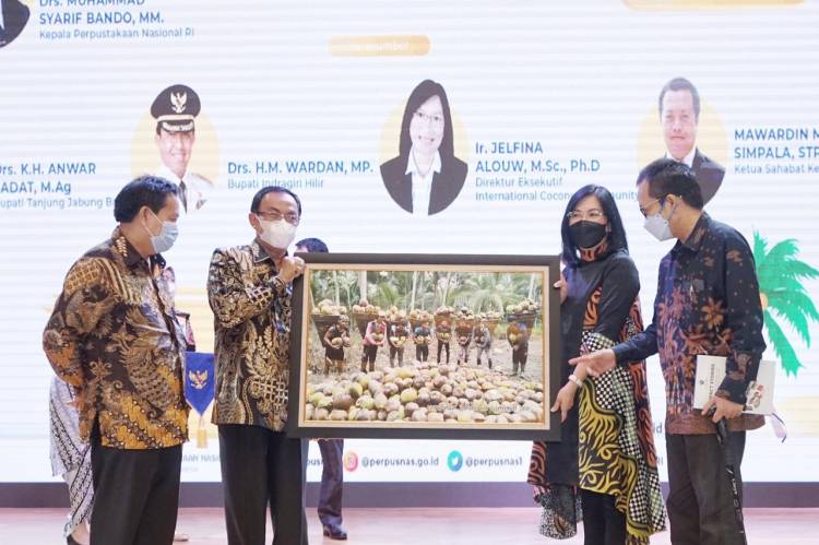 Harkitnas 2021, Bupati Inhil Jadi Pembicara Dialog Nasional Perkelapaan