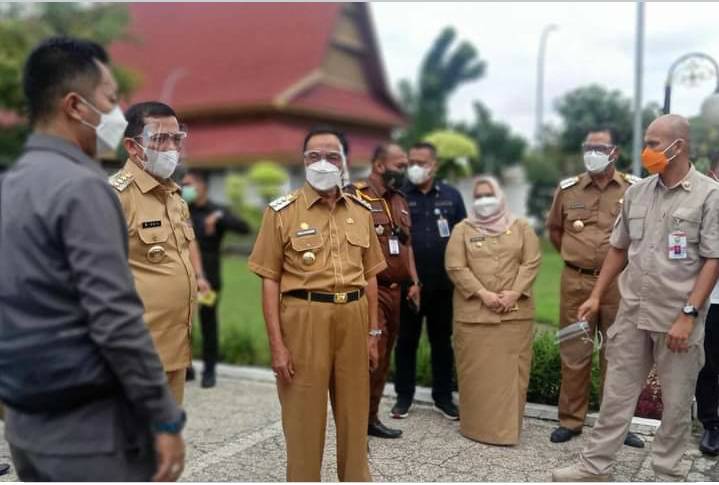 Bupati HM Wardan Menghadiri dan Mendengarkan Langsung Arahan Presiden Joko Widodo Soal Penanganan Covid 19