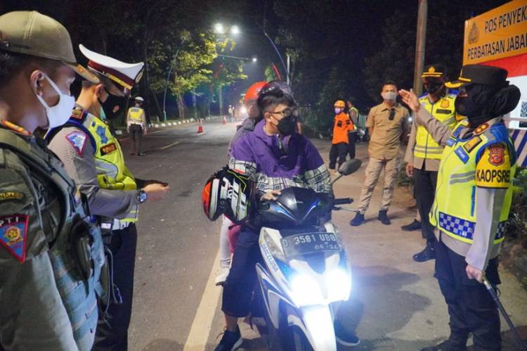 Kapolres Banjar Pimpin Operasi Penyekatan Larangan Mudik, Puluhan Kendaraan Dipaksa Putar Balik