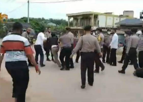 Berkat Kesigapan Aparat Kepolisian, Bentrokan 2 Kelompok Buruh di Tapung Hulu Berhasil Diredam