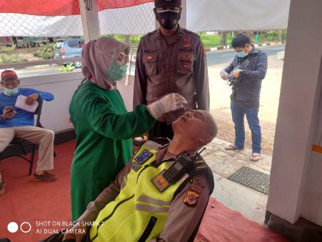 Pemeriksaan Kesehatan Petugas Pasca Operasi Ketupat Lodaya 2021 di Pos Cijolang Polres Banjar