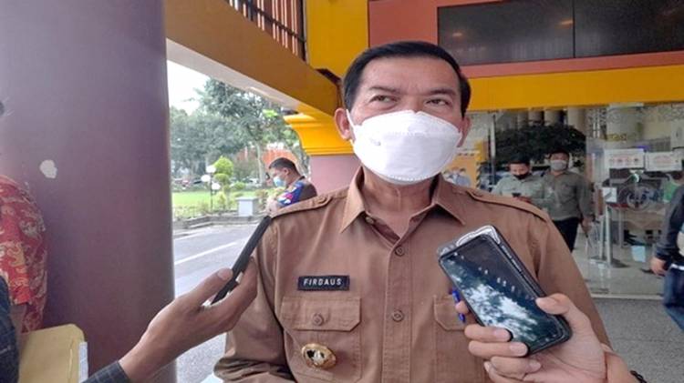 Wako Pekanbaru Firdaus, Minta Maaf atas Ulah Ajudan Melempar Botol Air Mineral ke Warga