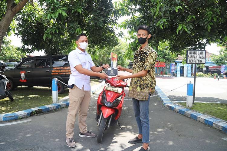 Layanan Prima, Polres Magetan Serahkan BB Hasil Ungkap Kasus ke Pemiliknya