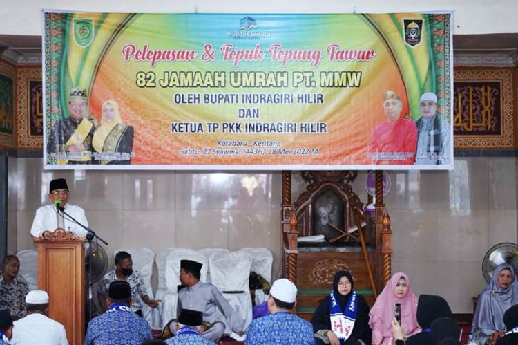 Bupati Inhil HM. Wardan Melepas Keberangkatan 82 Jemaah Umrah PT. MMW