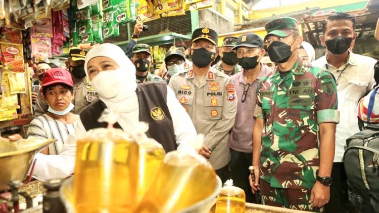 Forkopimda Jatim Lakukan Pengecekan Harga dan Distribusi Migor di Pasar Soponyono Rungkut