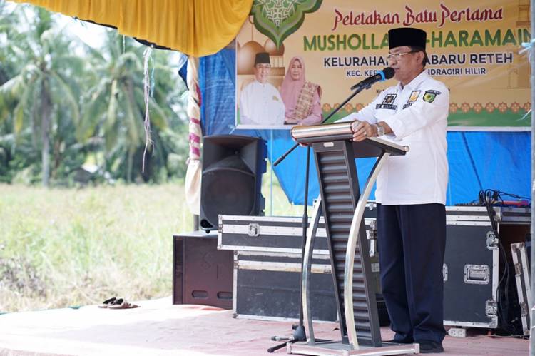 Bupati Inhil HM. Wardan Letakkan Batu Pertama Pembangunan Mushola Al-Haramain