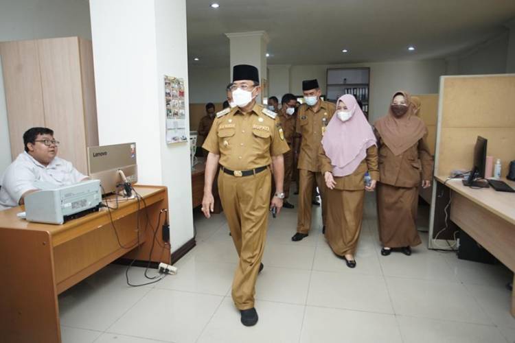 Bupati Inhil HM. Wardan Sidak Kehadiran ASN Pasca Libur Hari Raya Idulfitri 1443 H