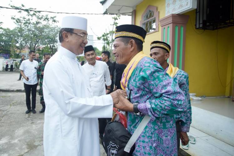 Bupati HM WARDAN lepas Keberangkatan 373 Jamaah Haji Asal Inhil Musim Haji 1444 Hijriyah 