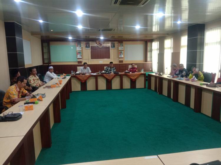 Audiensi Dengan Dewan Pendidikan Riau, Bupati HM WARDAN Harapkan Masukan Demi Kemajuan Pendidikan di Inhil