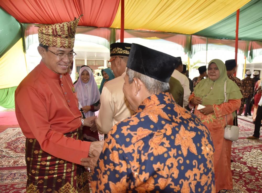 Open House di Kediaman Bupati HM Wardan Ramai Didatangi Warga