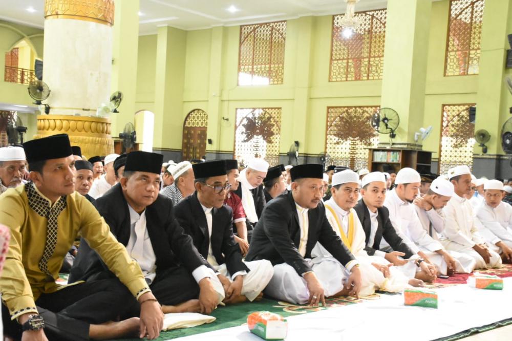 Bupati Kampar beserta Forkopimda Sholat IED di Islamic Center 