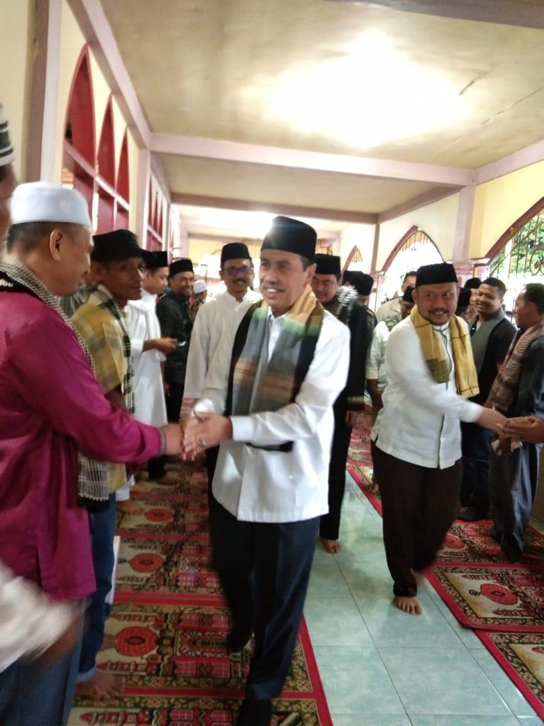 Bupati Kampar Dampingi Gubernur Riau Lepas Ziarah Kubur