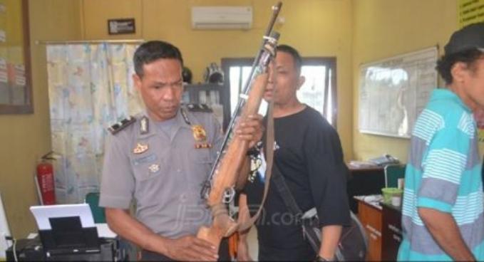 Cekcok Berujung Maut, Guru SD Ditembak Suami Tepat di Kepala 