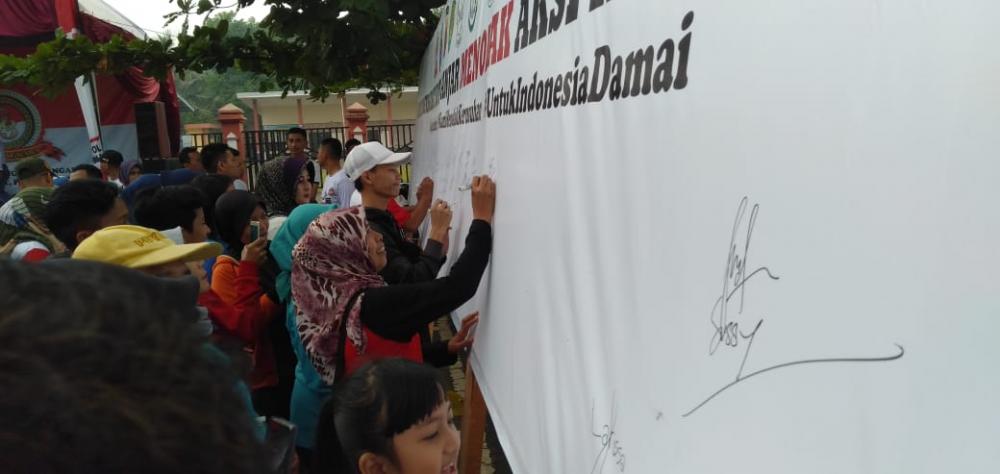 Masyarakat Kota Banjar Berikan Tanda Tangan Tolak Kerusuhan, dan Dukung Keamanan Pasca Pemilu 2019