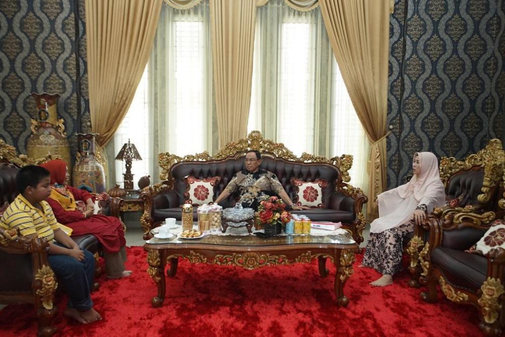 Bupati Inhil Berikan Bantuan dan Penghargaan Kepada Pemenang OSN SD Tingkat Provinsi Riau Utusan Indragiri Hilir