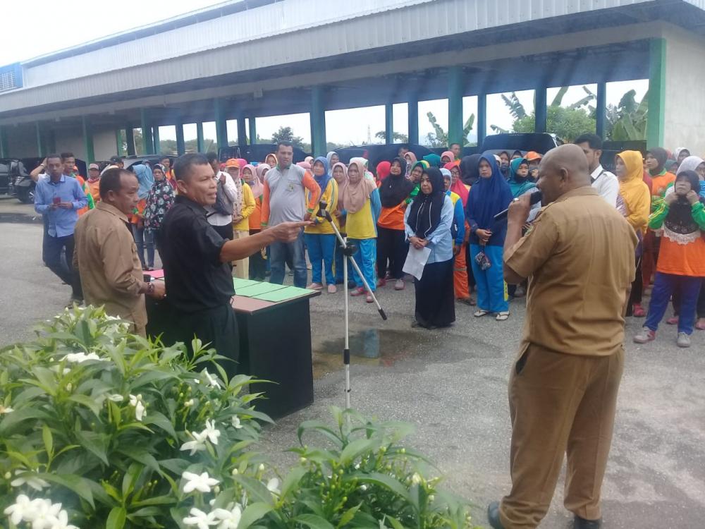 Kadis DLH Kampar Tekankan Fakta Integritas Kepada Petugas Kebersihan