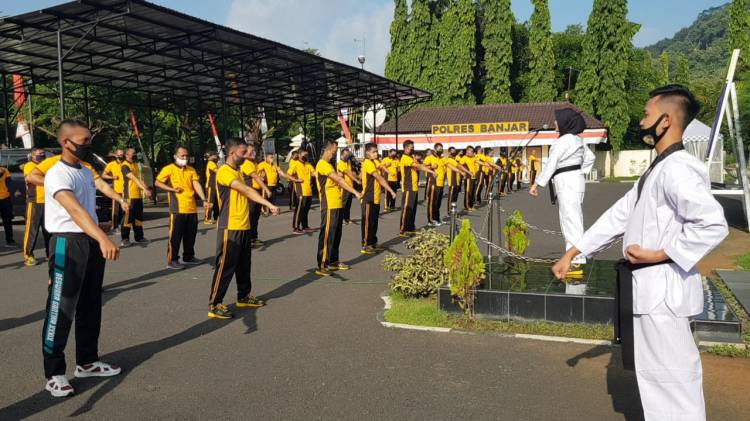 Polres Banjar laksanakan latihan bersama beladiri Taekwondo
