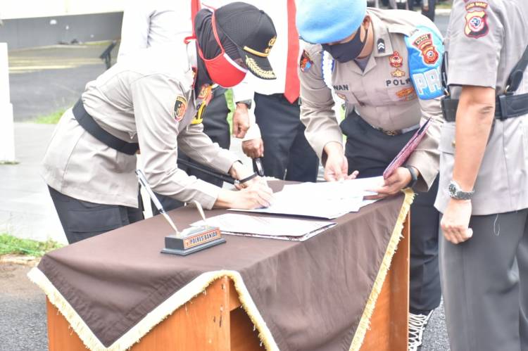 Pengukuhan PS. Kapolsek Banjar Dan Serah Terima Jabatan Kasat Intelkam Polres Banjar.