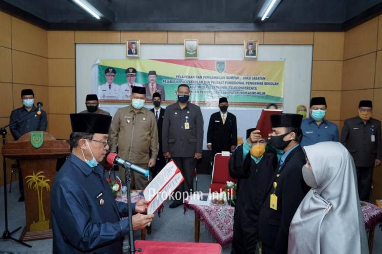 Bupati Inhil Lantik 210 Kepala Sekolah dan Pengawas Sekolah Secara Virtual