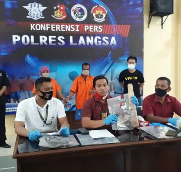 Pasutri Tega NgeRampok dan Bunuh Sahabatnya Sendiri