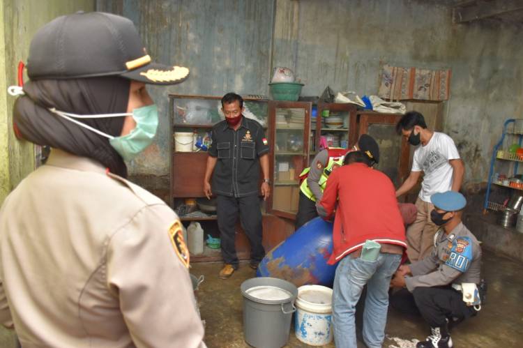 Polres Banjar Berhasil Amankan Ratusan Liter Minuman Keras Jenis Tuak
