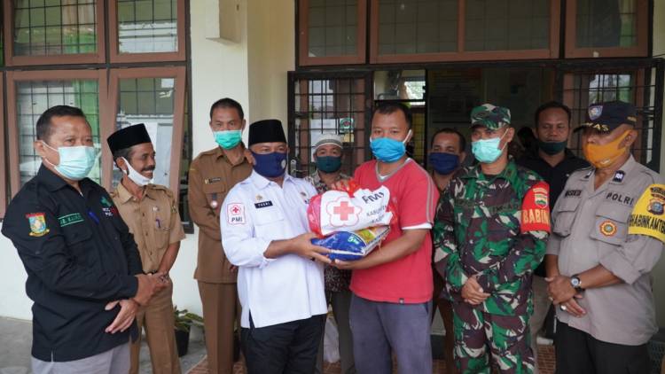 Pemkab Kampar Serahkan Bantuan Korban Tertimpa Musibah Jatuhnya Pesawat TNI AU.