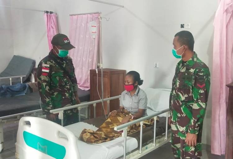 Peduli Kepada Masyarakat, Satgas Yonif 132/BS,Tulus Donorkan Darah Untuk Grestiana Tefa Akibat Pendarahan Uterus Abnormal .