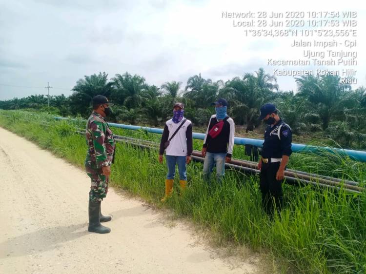Amankan Aset Vital, Babinsa Bersama Petugas Keamanan Rutinkan Patroli 