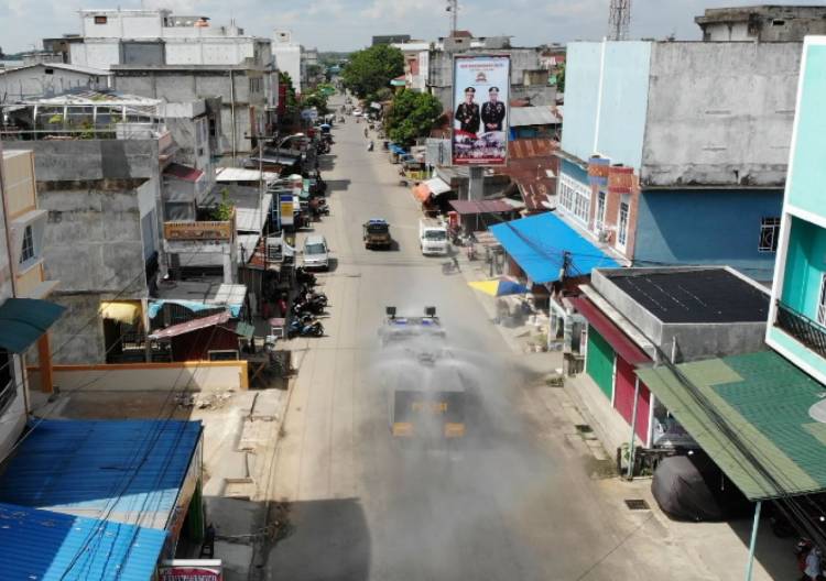 Mobil Armoured Water Canon Basahi Kota Tembilahan,Dengan Cairan Disinfektan