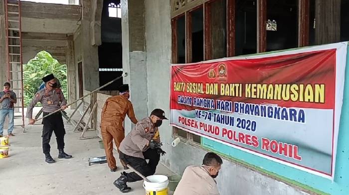 Baksos dan Bakti Kemanusiaan Dalam Rangka HUT Bhayangkara Ke-74, Mesjid dan Gereja Dapat Bantuan